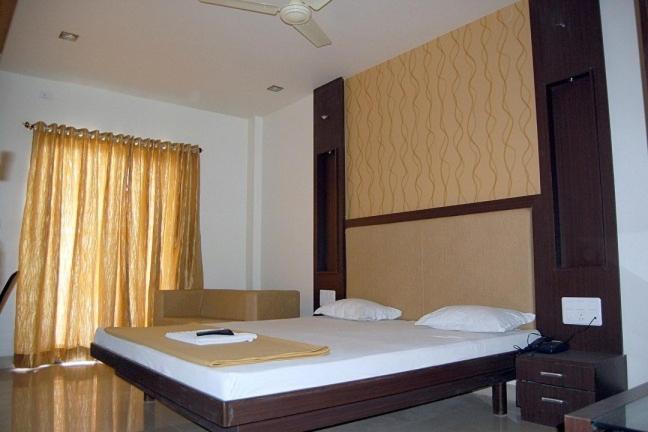 Hotel Sangram Palace Shirur المظهر الخارجي الصورة
