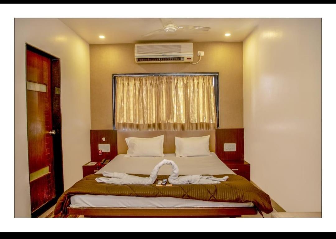 Hotel Sangram Palace Shirur المظهر الخارجي الصورة
